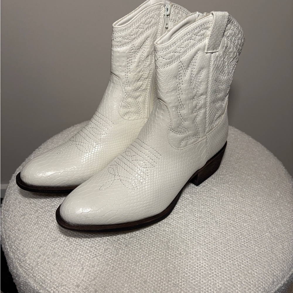 White Western Cowboy Boots